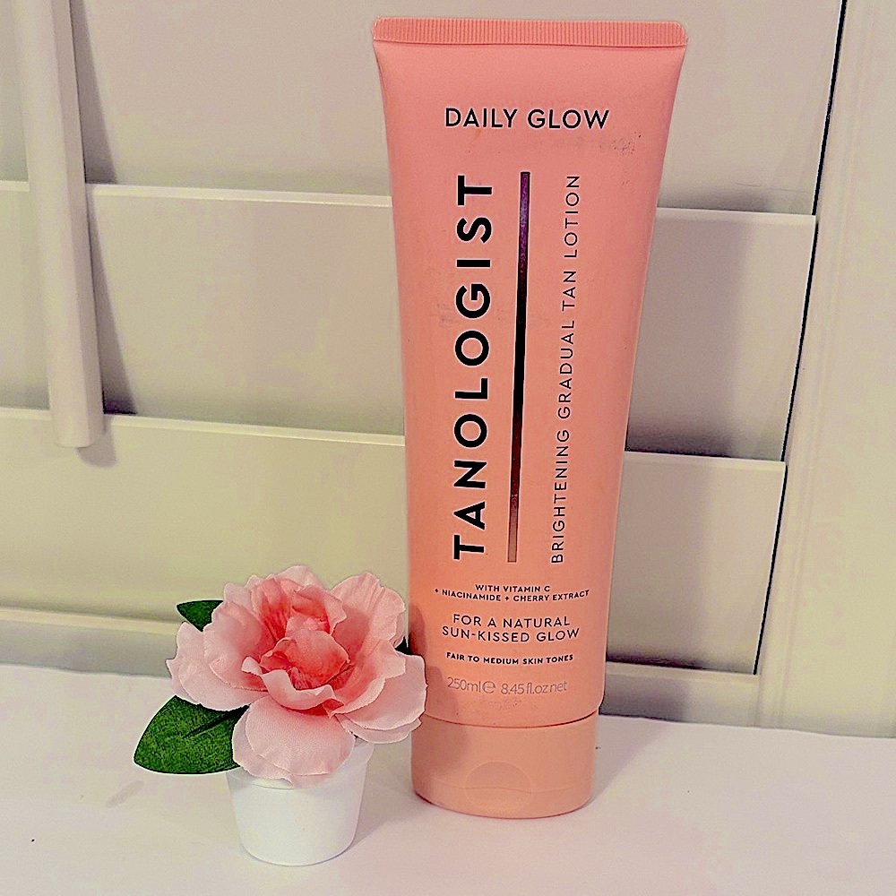 Tanologist Daily Glow Brightening Gradual Tan Lotion -